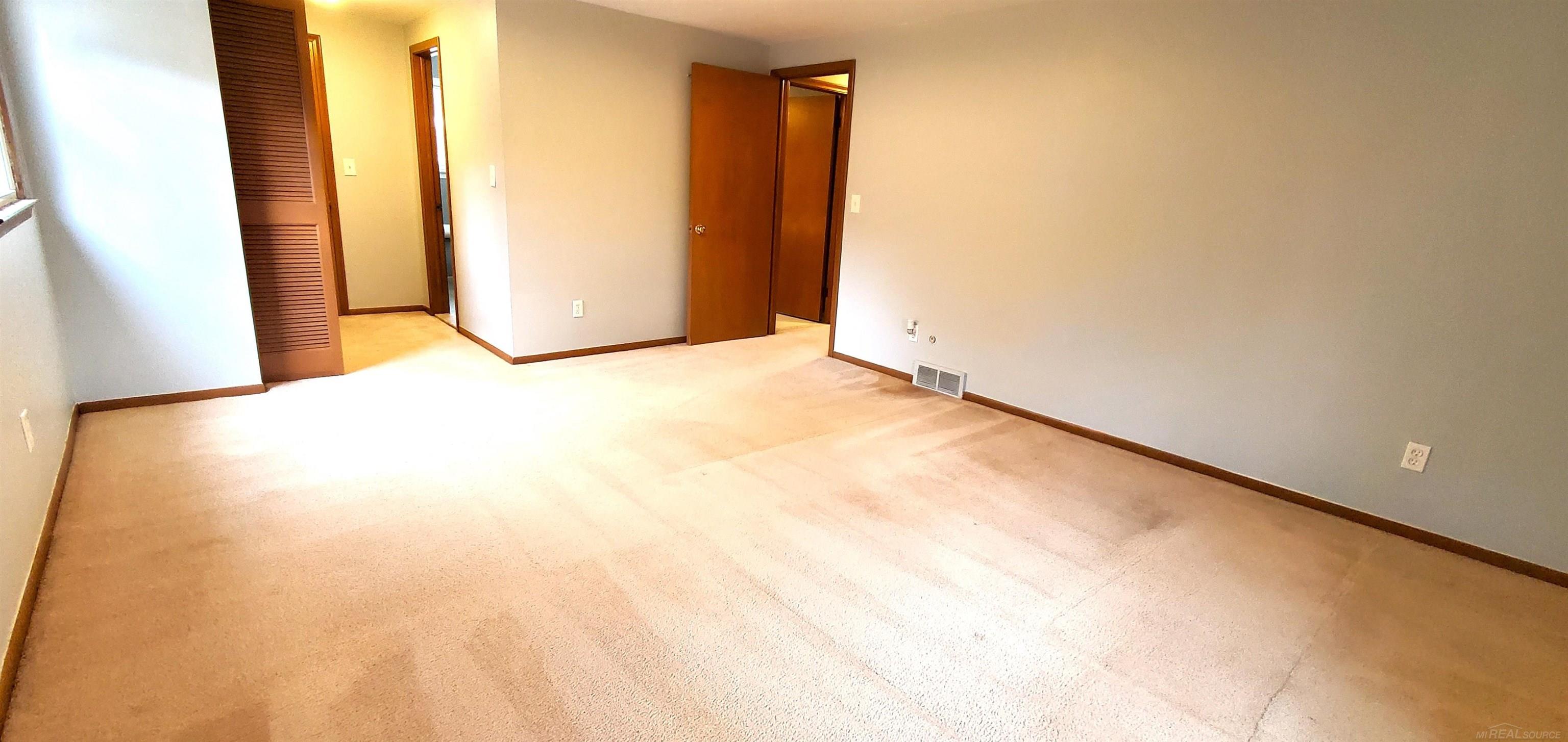 411 Broadleaf Drive Rochester, MI 48306 - Photo 34 of 73 50128763-6d40559f-0361-4e0b-a60f-bddc5bf1c2af.JPG