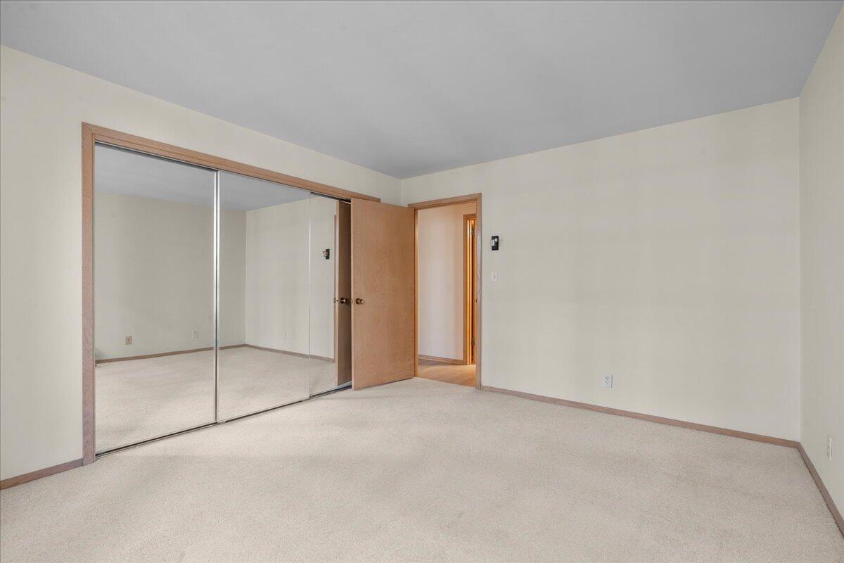 1610 North Prospect Avenue, Unit 504 Milwaukee, WI 53202 - Photo 21 of 34 Second Bedroom