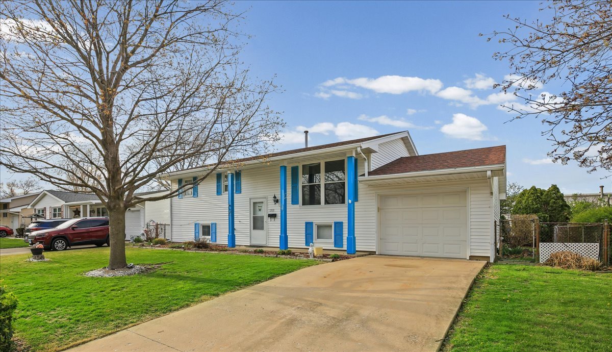 1513 Gates Drive Rantoul, IL 61866 - Photo 3 of 37 a front view of house with yard and green space