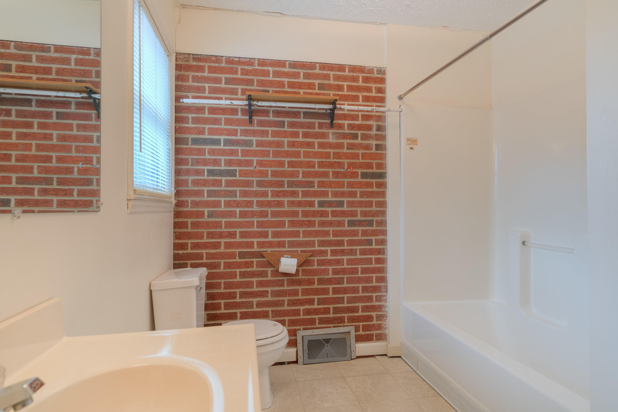 6033 Belspring Road Radford, VA 24141 - Photo 34 of 48 6033_BelspringRd_Web-35