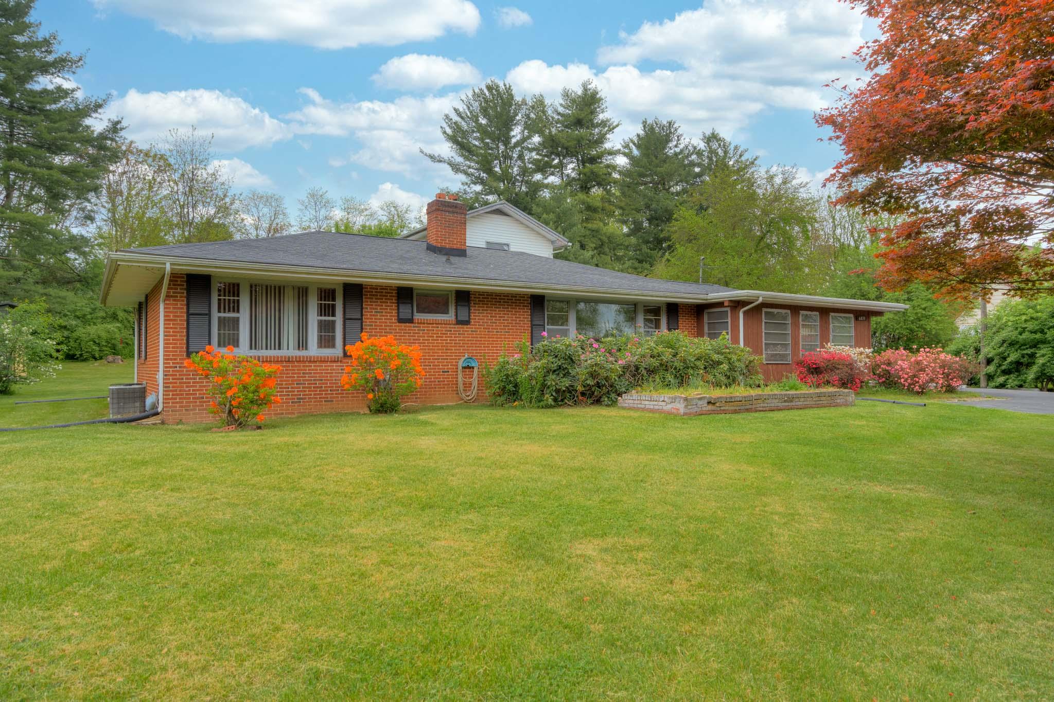 6033 Belspring Road Radford, VA 24141 - Photo 4 of 48 6033_BelspringRd_Web-2