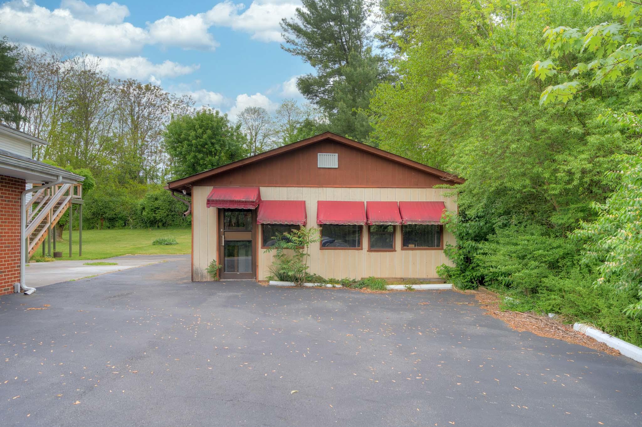 6033 Belspring Road Radford, VA 24141 - Photo 6 of 48 6033_BelspringRd_Web-4