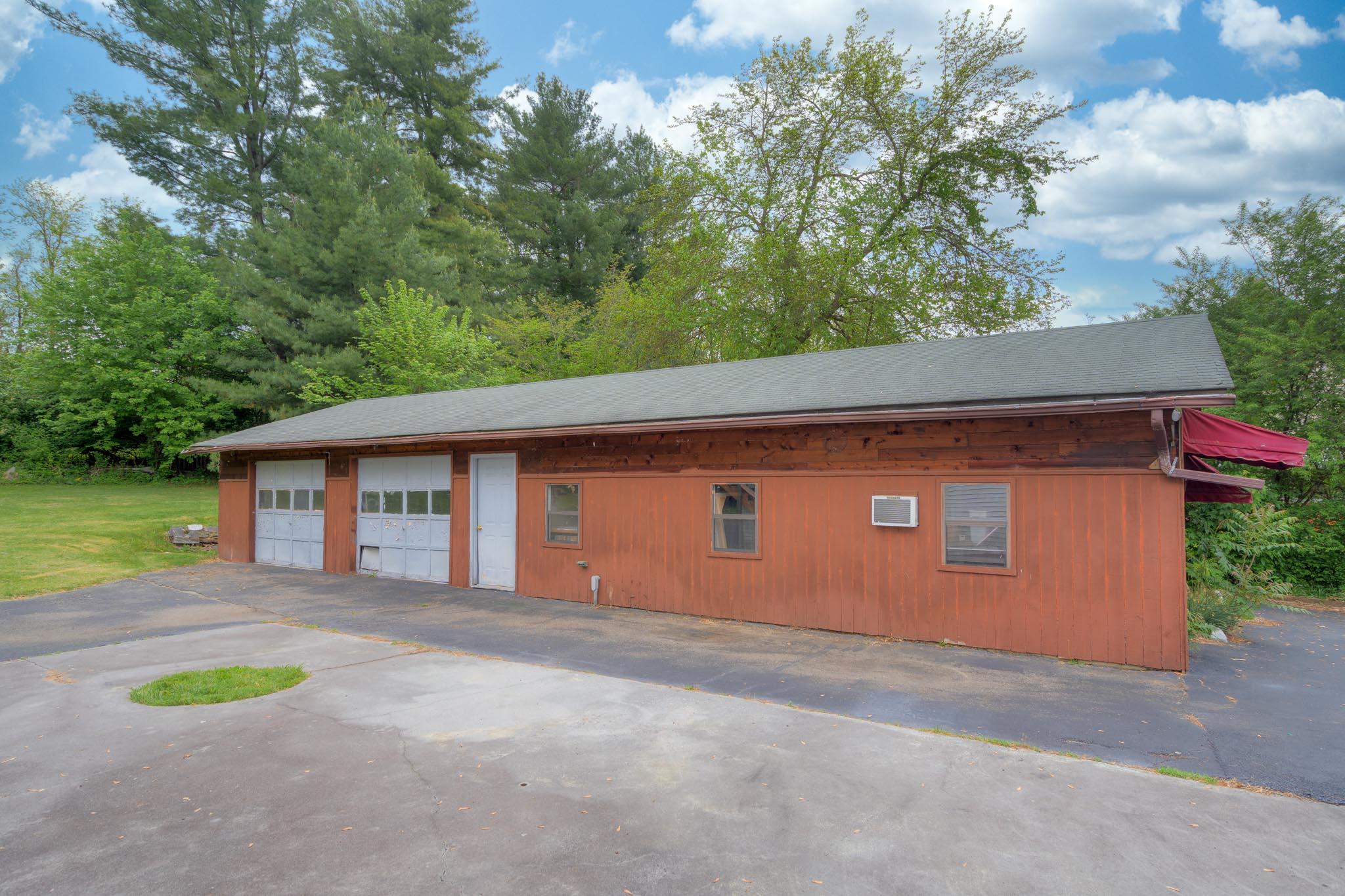 6033 Belspring Road Radford, VA 24141 - Photo 8 of 48 6033_BelspringRd_Web-6
