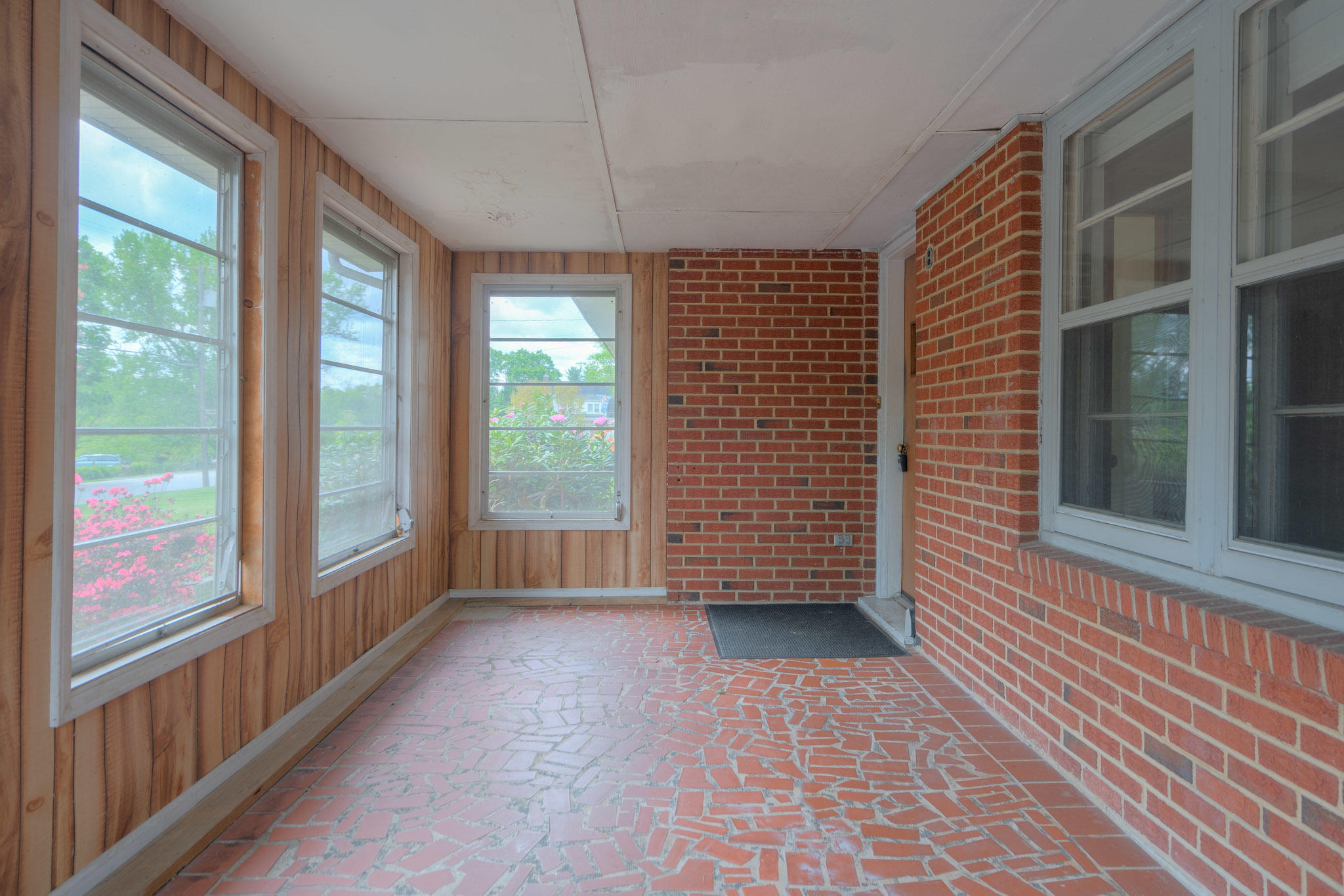 6033 Belspring Road Radford, VA 24141 - Photo 10 of 48 6033_BelspringRd_Web-11