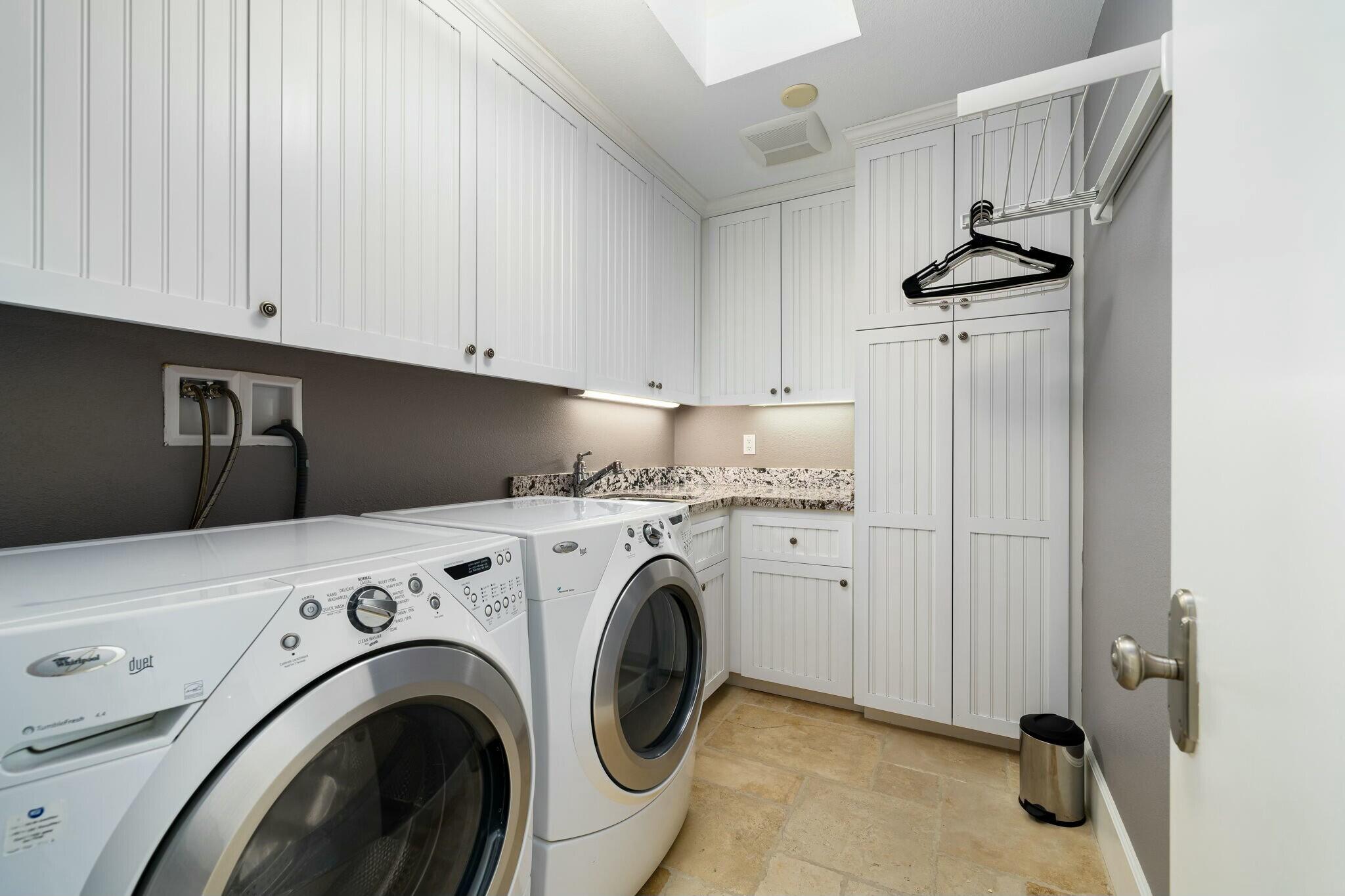 7 Princeton Drive Rancho Mirage, CA 92270 - Photo 29 of 39 a utility room with dryer and washer