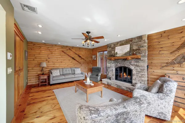 $859,000 | 2 Boyce Road, Pine Bush, NY 12566