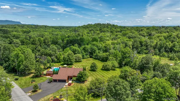 $859,000 | 2 Boyce Road, Pine Bush, NY 12566