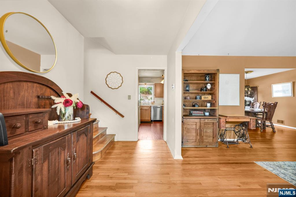 19 Lawrence Road Wayne, NJ 07470 - Photo 4 of 33