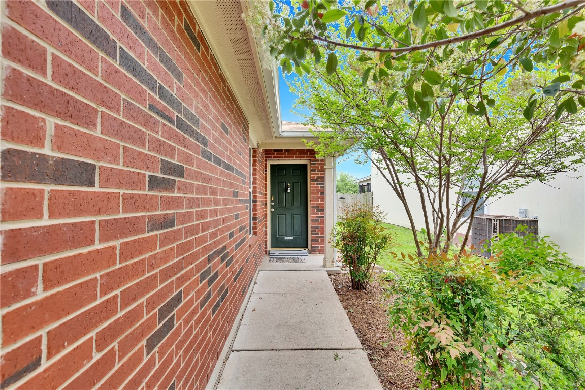 117 Gillespie Lane Elgin, TX 78621 - Photo 4 of 22