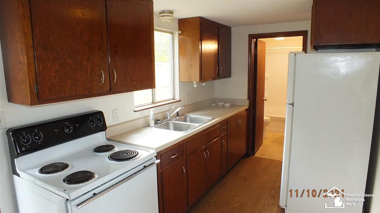 8485-8487 Secor Road Lambertville, MI 48144 - Photo 14 of 18 50060526-13.JPG