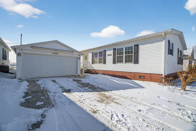 $144,900 | 10865 Doral Drive, Frankfort, IL 60423