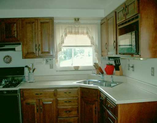 170 Roosevelt Avenue McKees Rocks, PA 15136 - Photo 3 of 6 Kitchen.