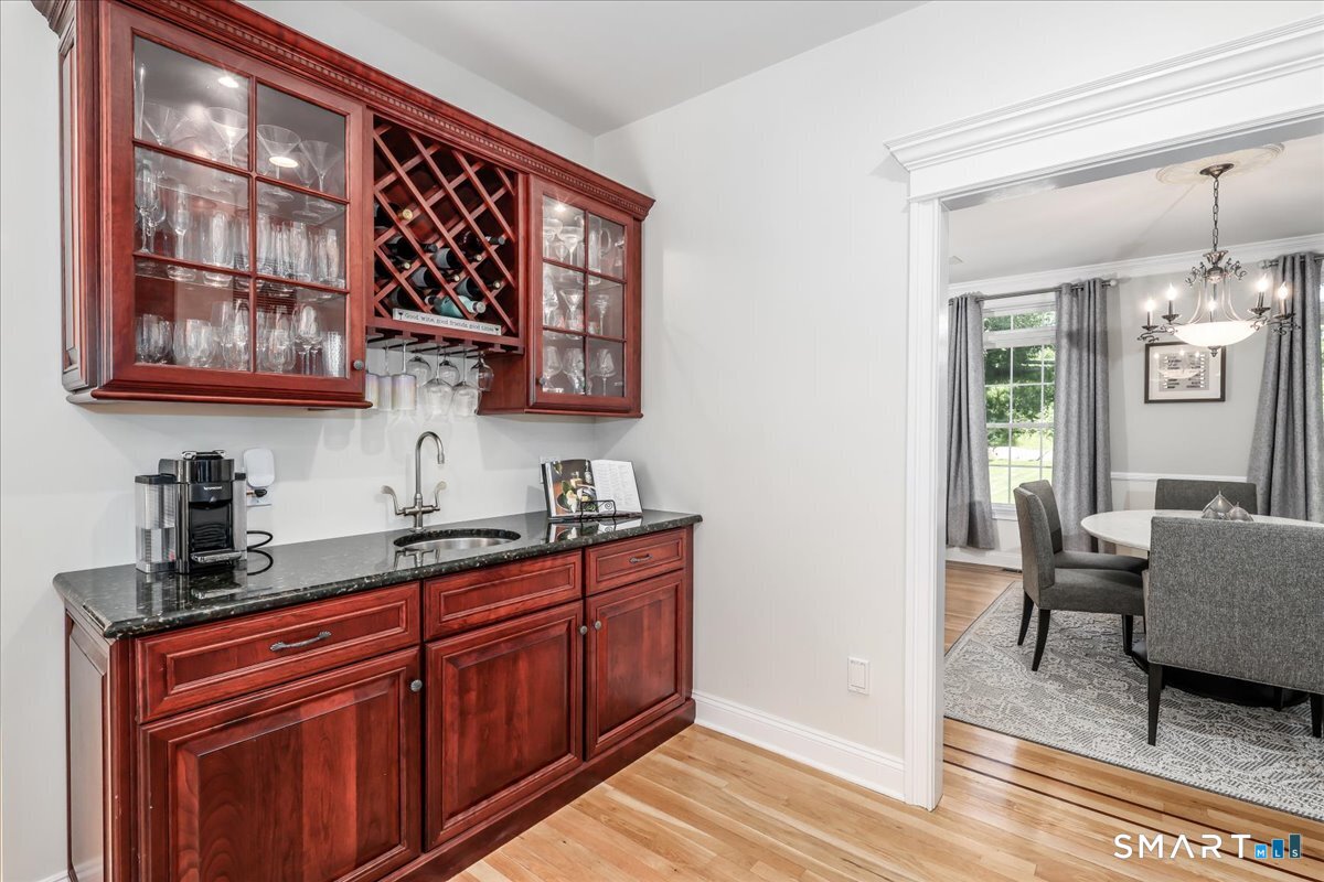 8 Rock Ridge Court New Fairfield, CT 06812 - Photo 9 of 39