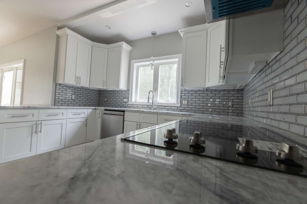 217 Prospect Street Auburn, MA 01501 - Photo 12 of 41