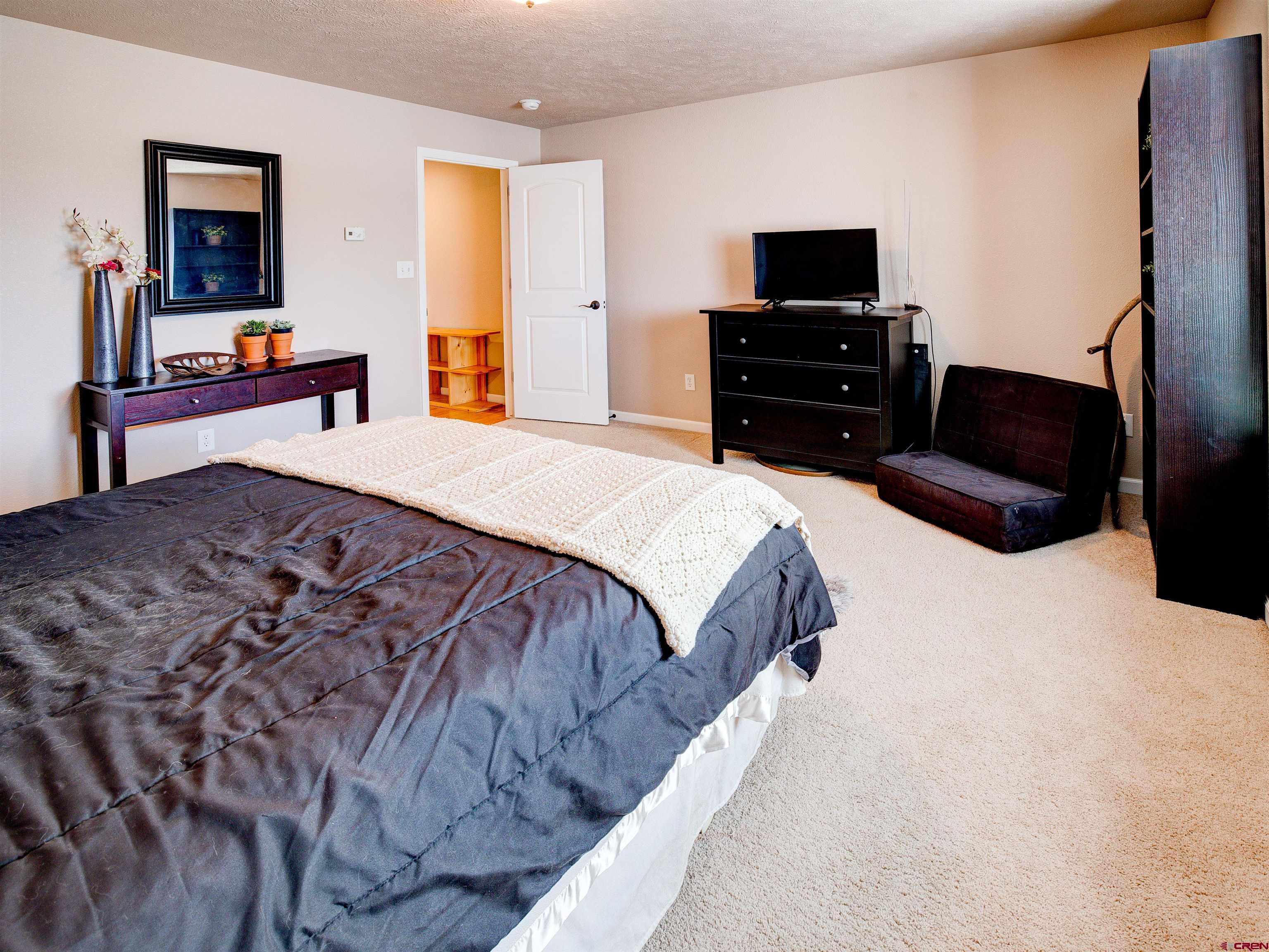 2942 F 1/4 Road Grand Junction, CO 81504 - Photo 25 of 32 a bedroom with a bed and dresser