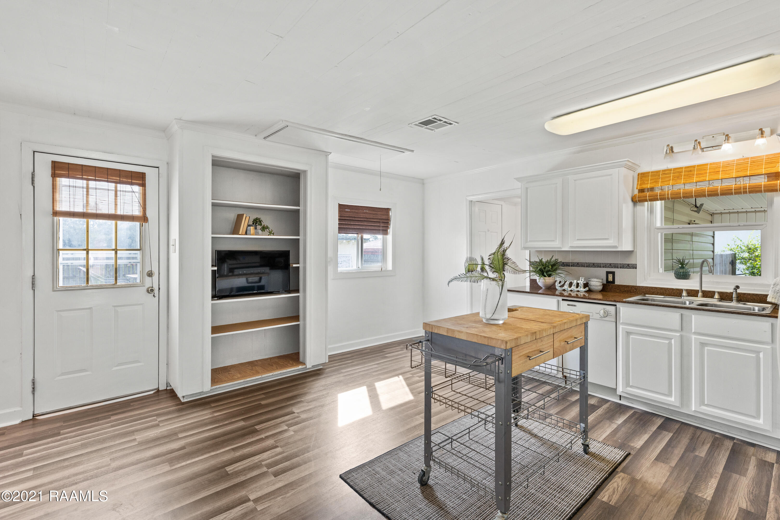 4715 Eraste Hebert Road New Iberia, LA 70560 - Photo 8 of 22 Gallery Image 8