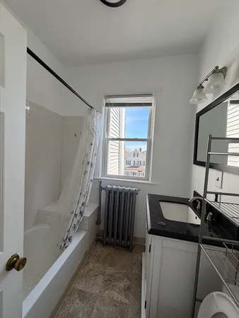 $2,600 | 161 Grandview Avenue, Unit 2, Quincy, MA 02170