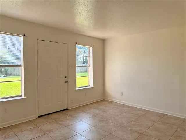 $1,250 | Undisclosed Address, Harvey, LA 70058