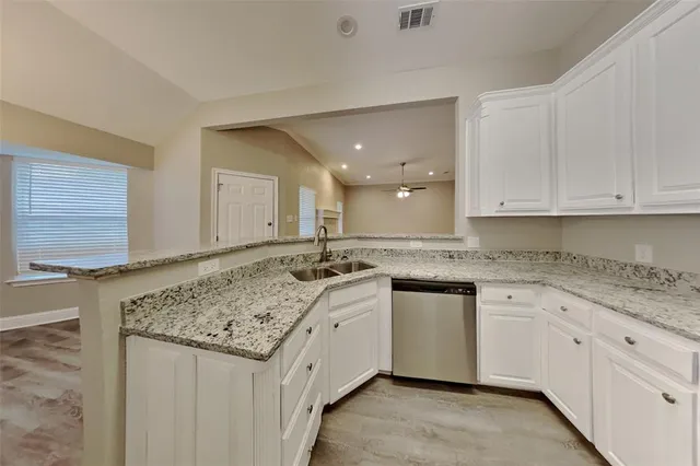 $2,095 | 300 Vera Drive, Burleson, TX 76028