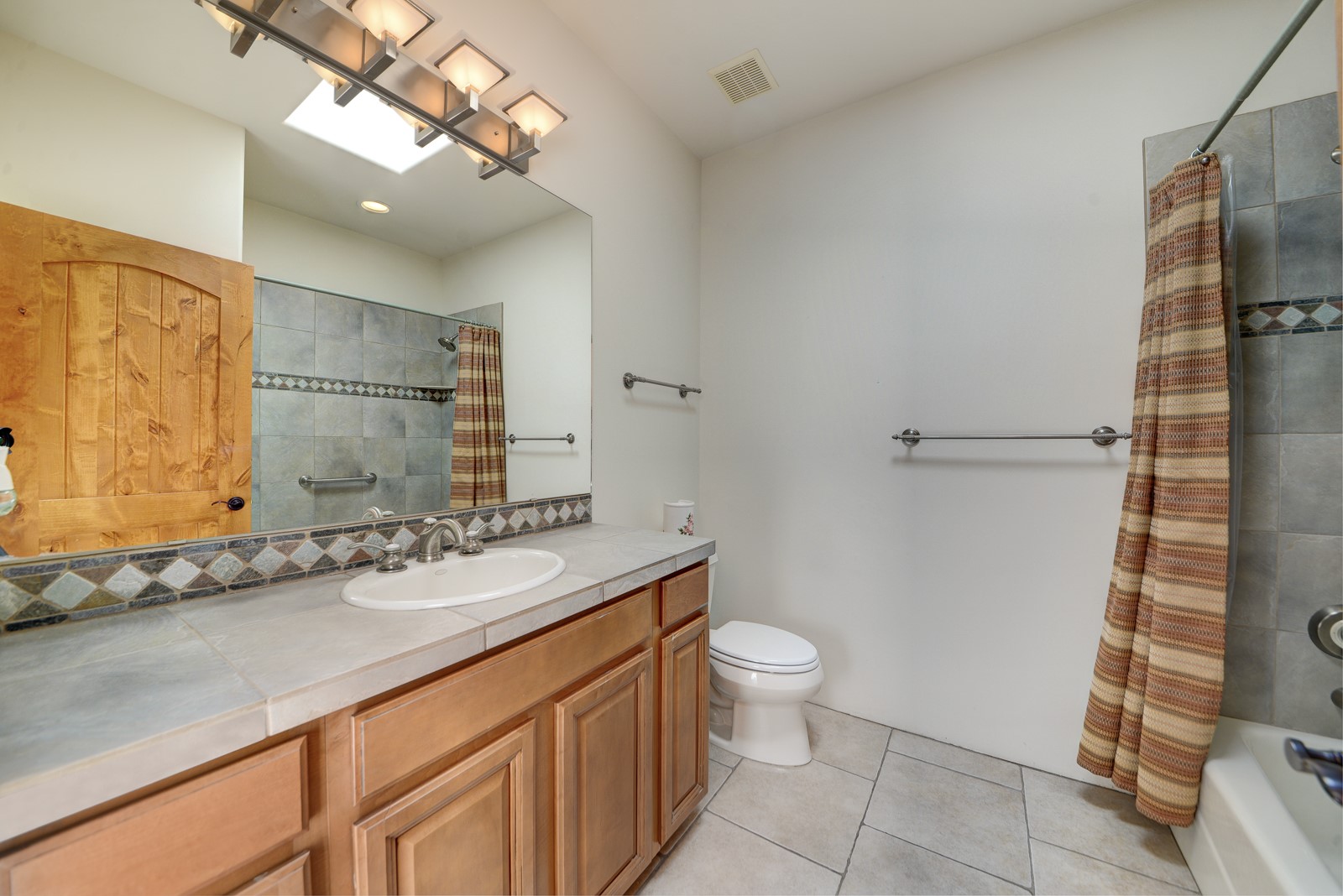 47 Azul Loop Santa Fe, NM 87508 - Photo 31 of 36 Second bathroom