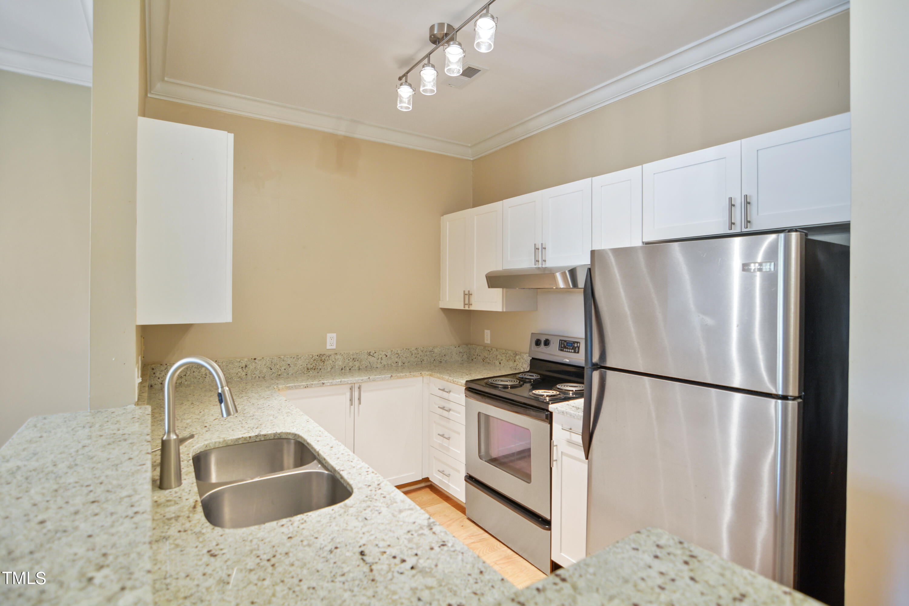 1050 Washington Street, Unit 102 Raleigh, NC 27605 - Photo 6 of 16 08