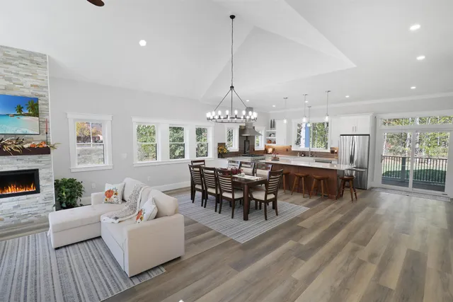 $1,249,900 | 64 Fairway Drive, Ashland, NH 03217