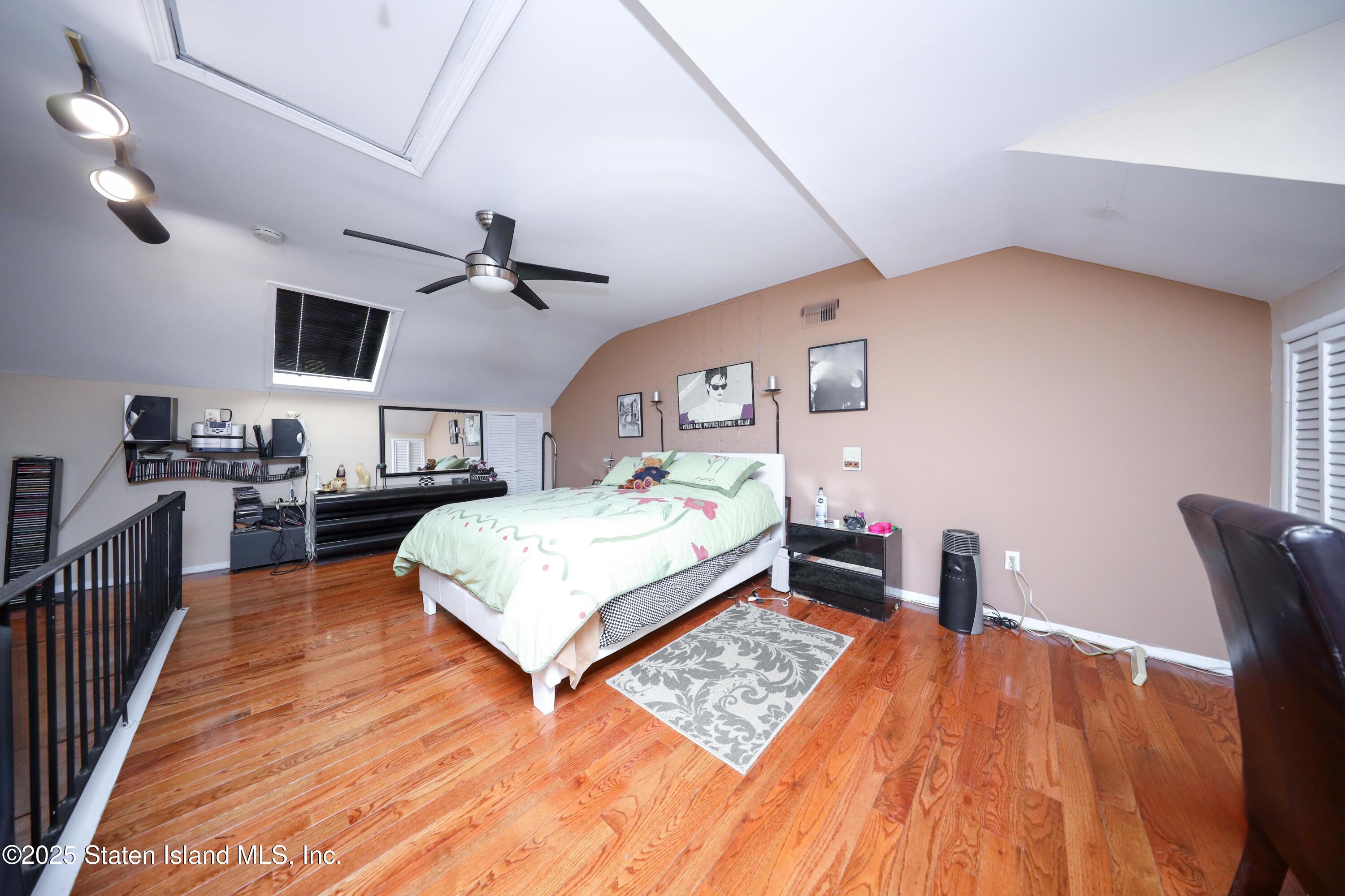 261 Signs Road, Unit E Staten Island, NY 10314 - Photo 11 of 19 2C96F3DF-7301-4BAB-84E2-BDB183101704