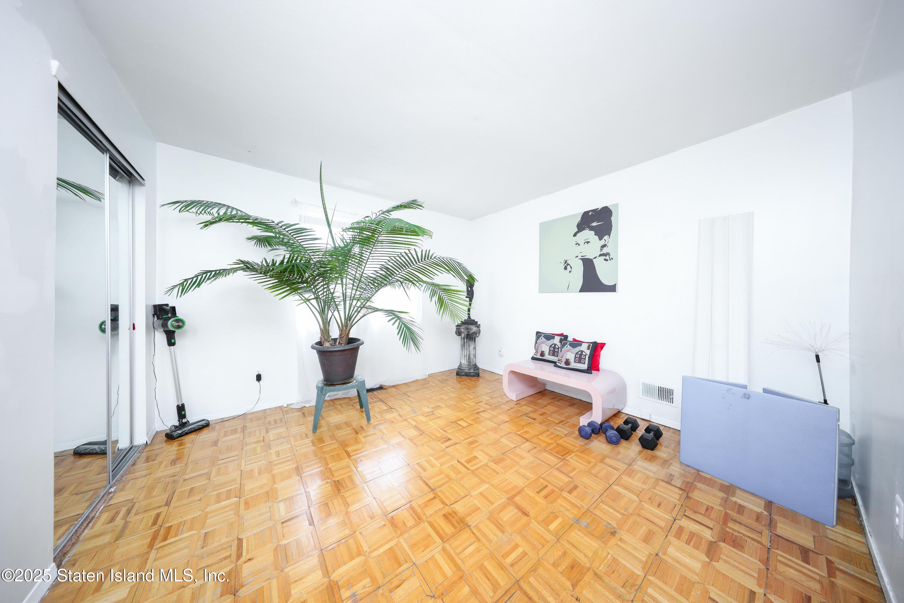 261 Signs Road, Unit E Staten Island, NY 10314 - Photo 15 of 19 A73B8FC0-C0F1-4FED-A573-6D7DB27E1C7A
