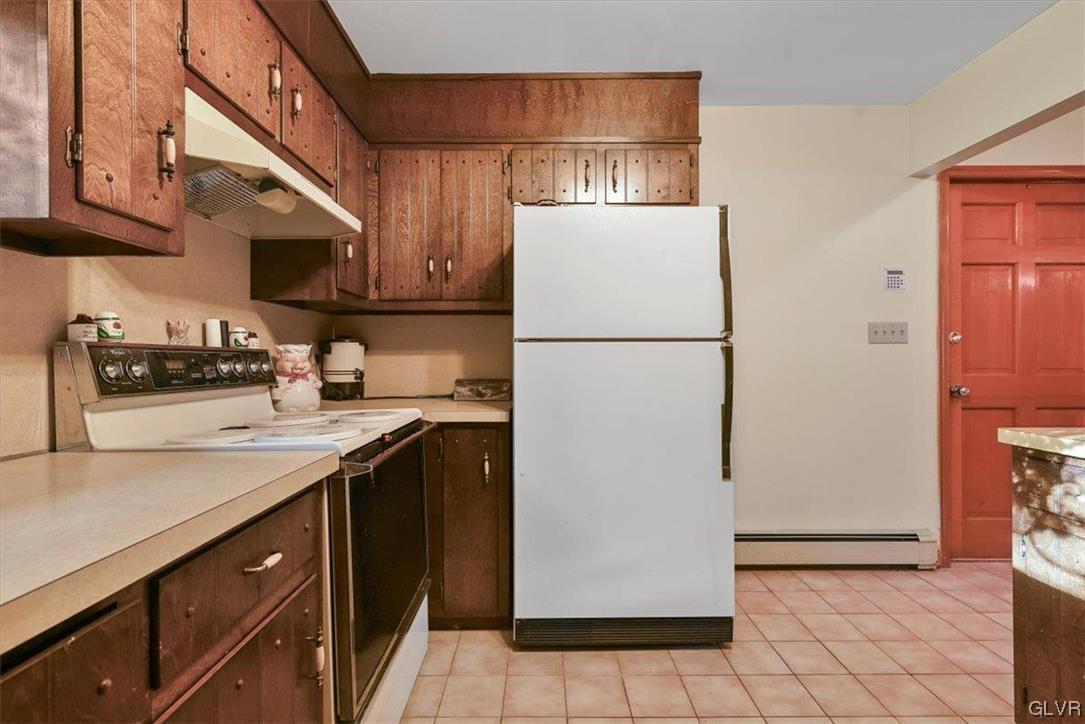 300 Turkey Ridge Kunkletown, PA 18058 - Photo 11 of 29 a kitchen with a sink a refrigerator and a stove