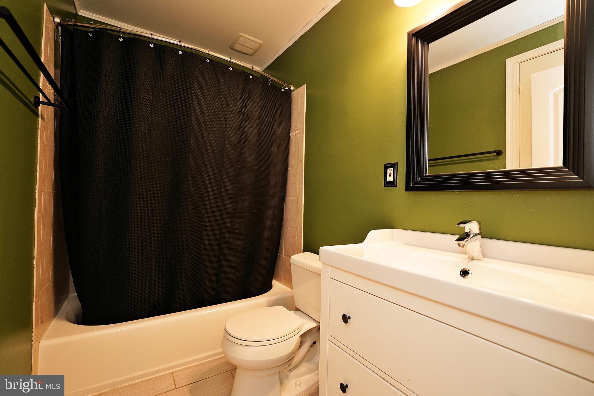 68 Collins Road Trenton, NJ 08619 - Photo 22 of 48 Main Level Full Bath