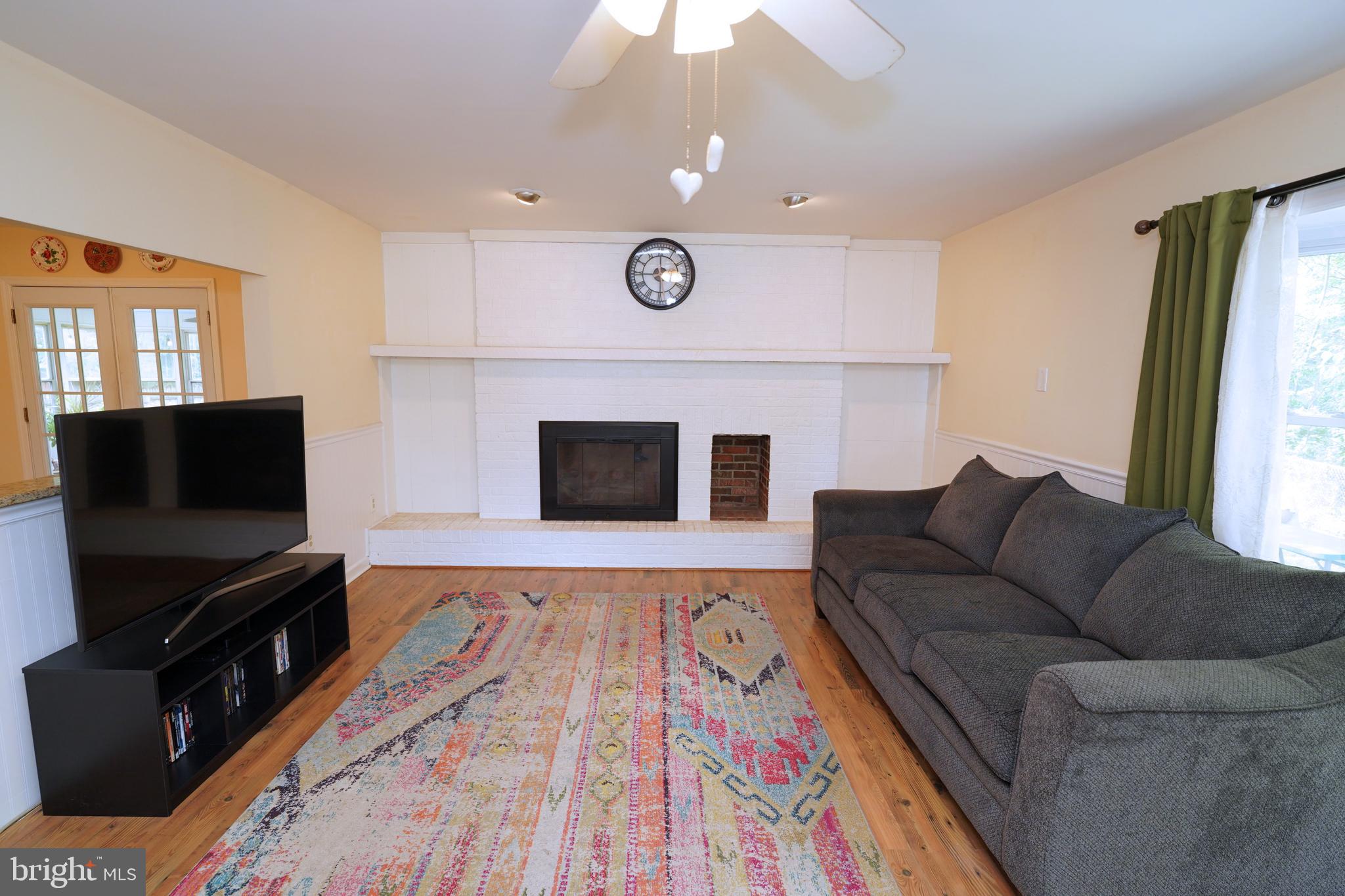 68 Collins Road Trenton, NJ 08619 - Photo 3 of 48 Living Room / Family Room Combo 1