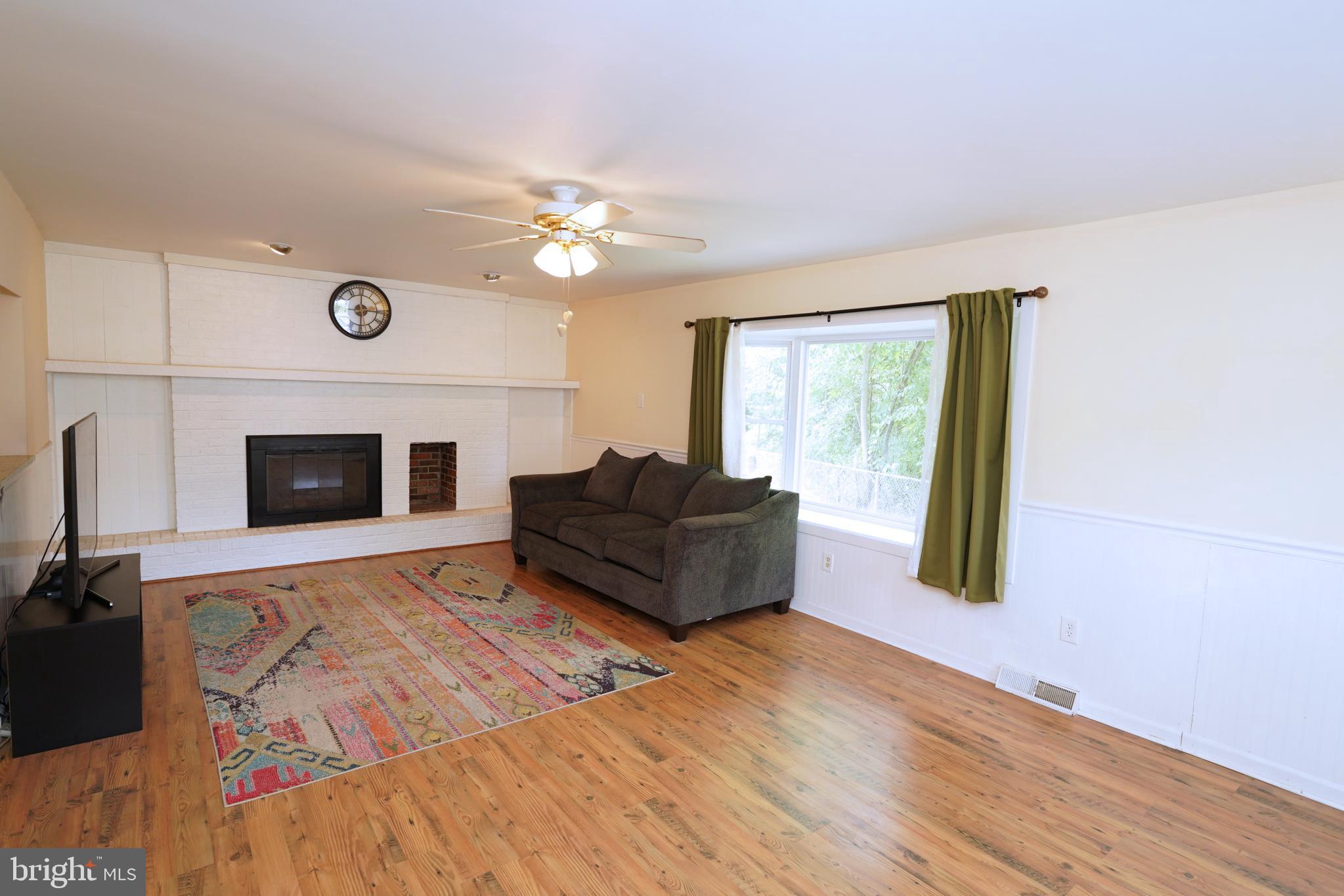 68 Collins Road Trenton, NJ 08619 - Photo 4 of 48 Living Room / Family Room Combo 2