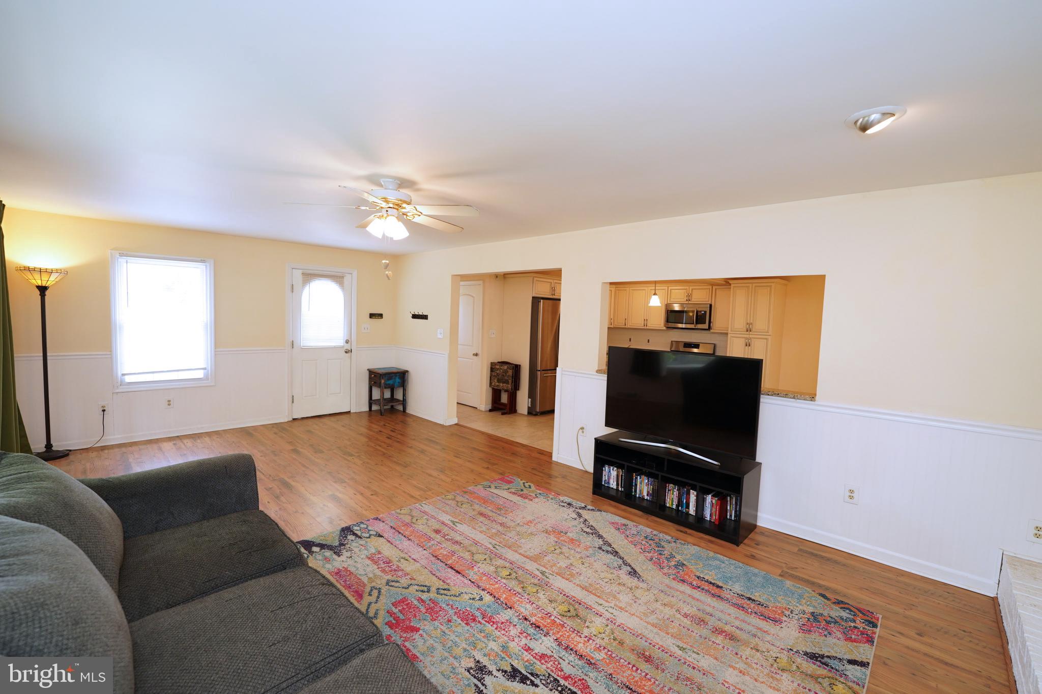 68 Collins Road Trenton, NJ 08619 - Photo 6 of 48 Living Room / Family Room Combo 3