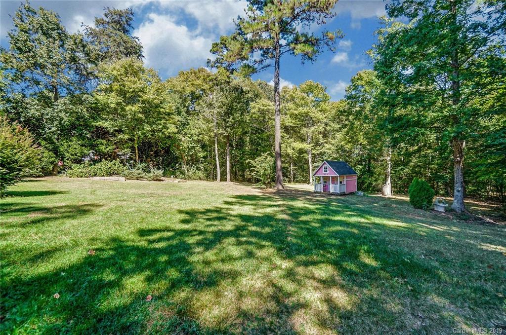 421 Greenbay Road Mooresville, NC 28117 - Photo 25 of 25 a backyard of a house with lots of green space