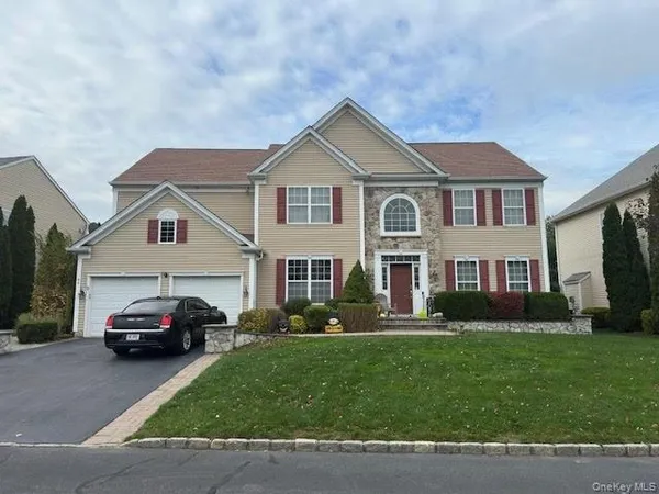 $849,999 | 44 Avolet Court, Mount Sinai, NY 11766