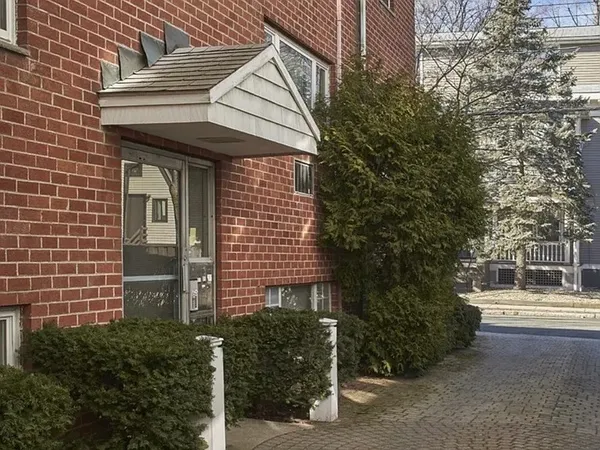 $3,300 | 104 Trowbridge Street, Unit 4, Cambridge, MA 02138