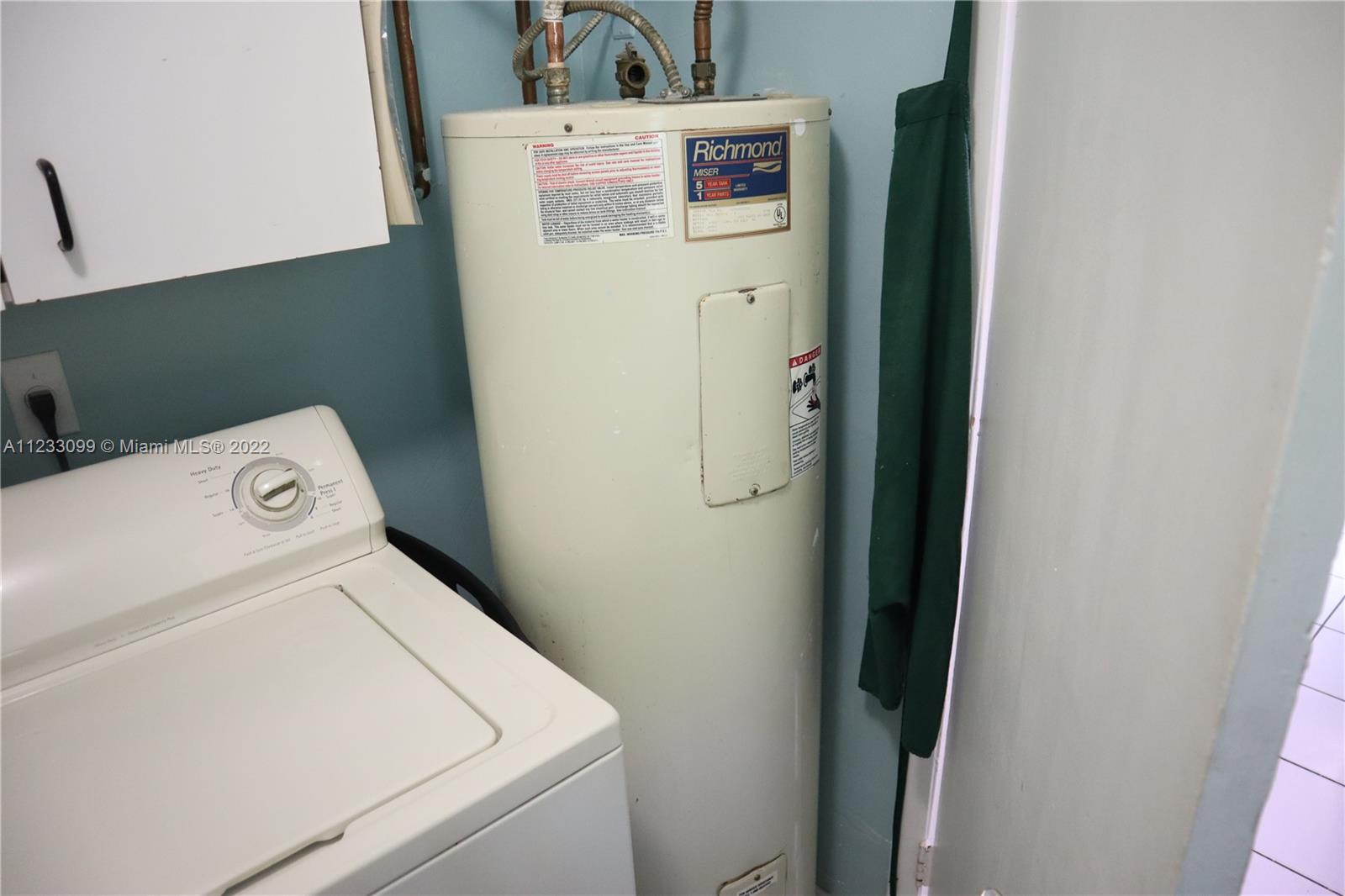 15261 Southwest 303rd Street Homestead, FL 33033 - Photo 20 of 23 a utility room with dryer and washer