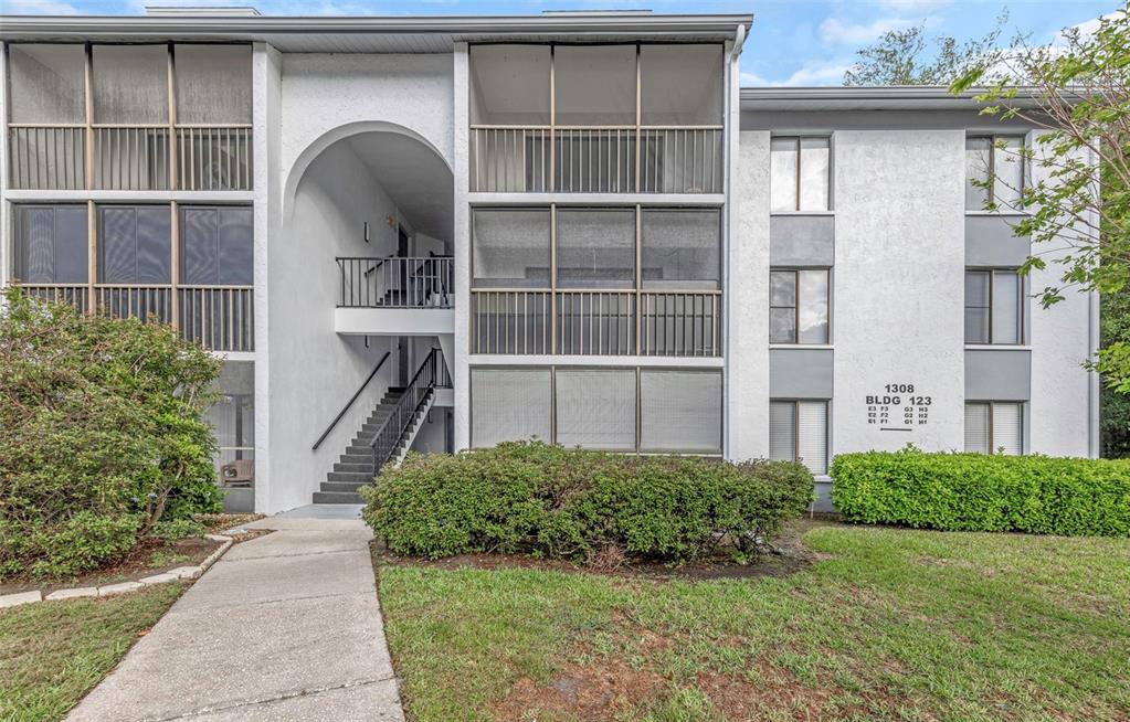1308 Pine Ridge Circle East, Unit H1 Tarpon Springs, FL 34688 - Photo 35 of 50 a front view of a house with a garden