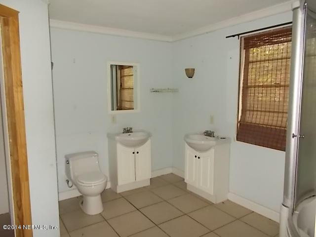 12424 Pulaski Road Jacksonville, FL 32218 - Photo 11 of 29 master bath