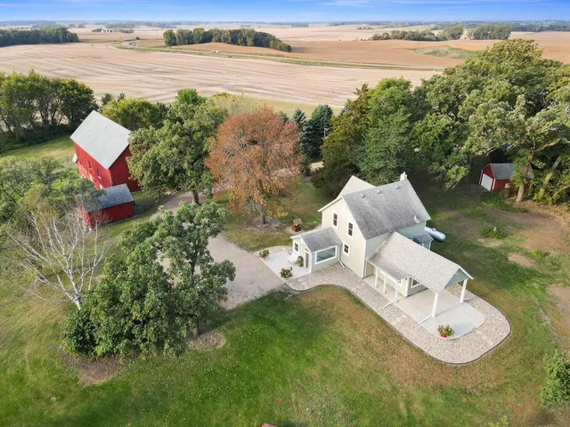 $595,000 | 26444 740th Avenue, Clarks Grove, MN 56016