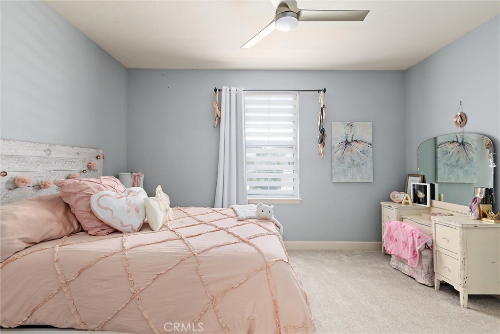 204 Vista Del Rio Court Paso Robles, CA 93446 - Photo 20 of 43 The first upstairs guest bedroom is very large, it also has a small walk-in closet.