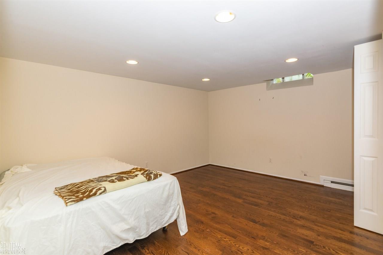307 Oaklane Drive Rochester, MI 48306 - Photo 21 of 37 50024766-20.JPG