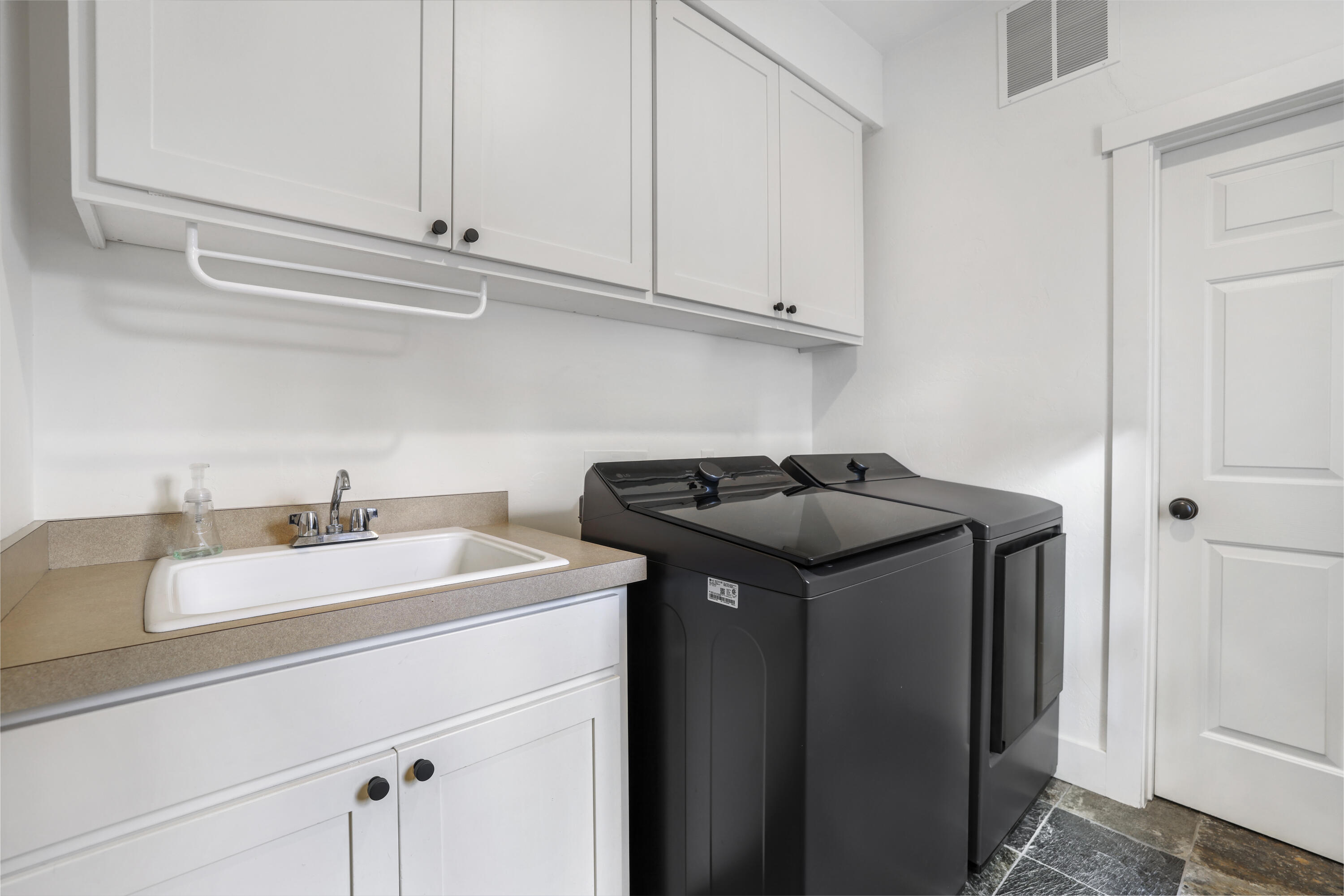 1430 2nd Avenue North Hailey, ID 83333 - Photo 35 of 45 Laundry room with new W/D