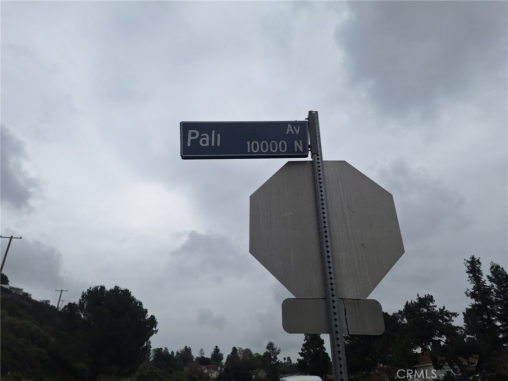 0 Tujunga La Crescenta, CA 91214 - Photo 2 of 24 This is where you start walking.