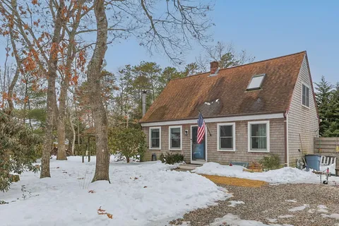 $599,000 | 25 Rainbow Lane, Mashpee, MA 02649