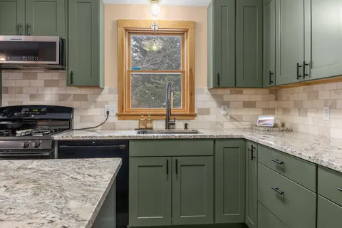 $599,000 | 25 Rainbow Lane, Mashpee, MA 02649