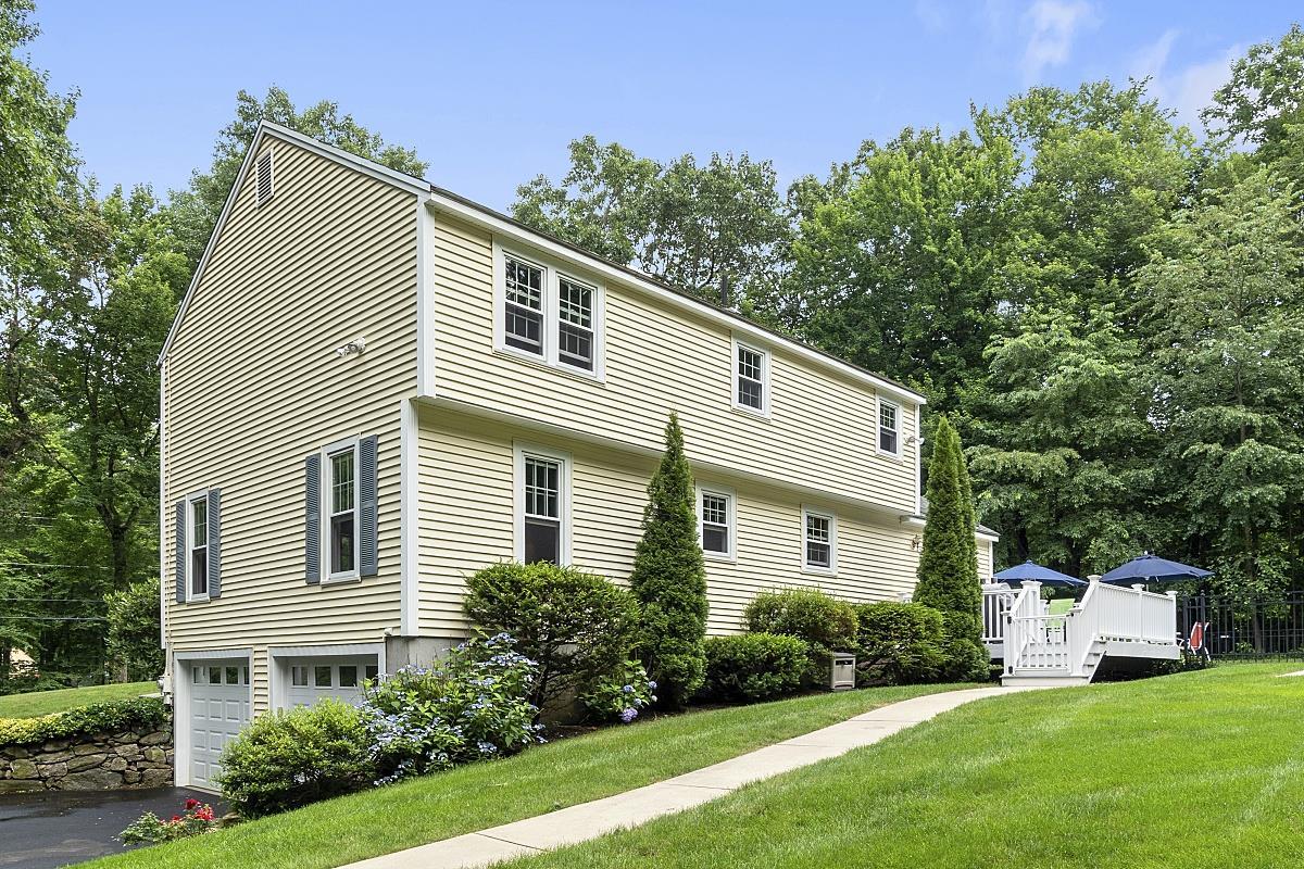 38 Ballard Road Derry, NH 03038 - Photo 3 of 40