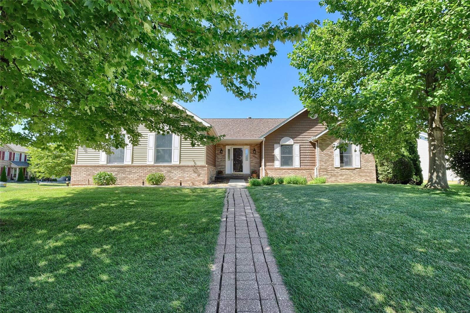 7514 South Ridge Court Maryville, IL 62062 - Photo 1 of 27 Gallery Image 1