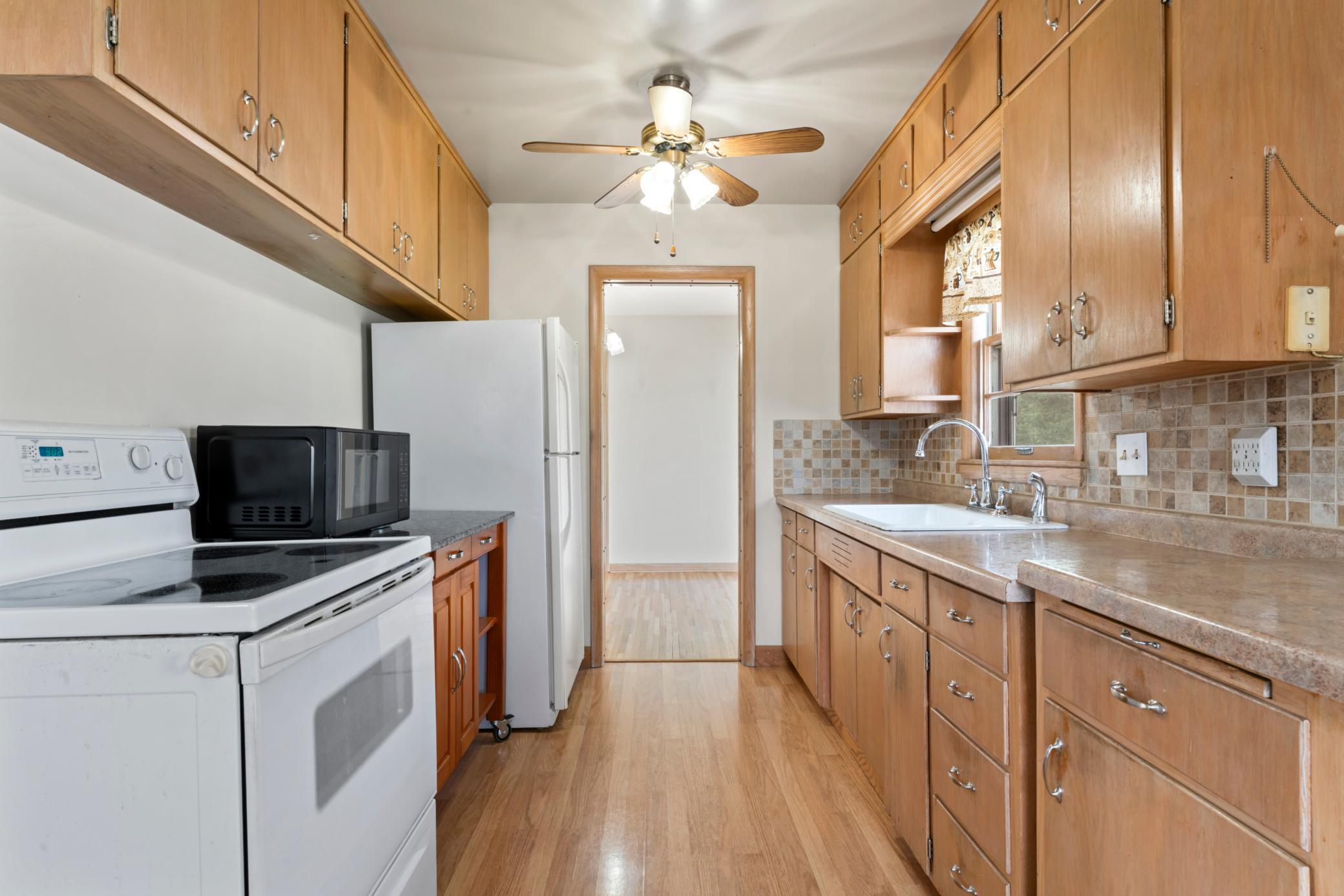 1402 7th Street Southeast Austin, MN 55912 - Photo 7 of 33
