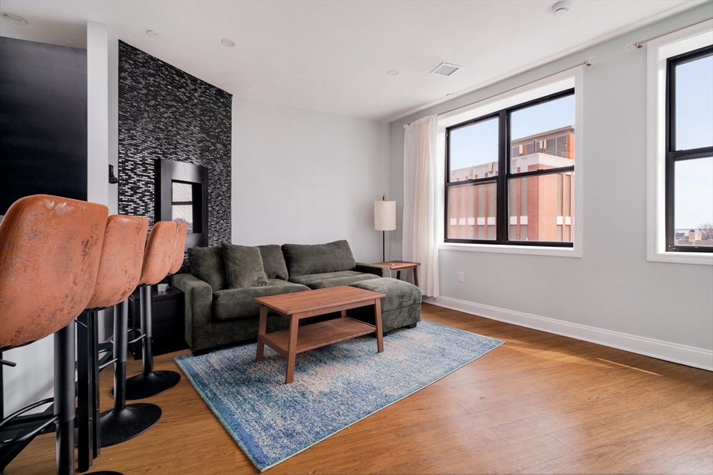 188 North Street, Unit 64 Boston, MA 02113 - Photo 18 of 27 a living room with furniture rug and window